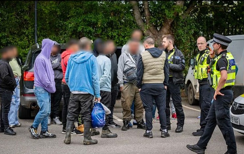 16 români arestați în Marea Britanie pentru „muncă ilegală”, amenințați cu deportarea