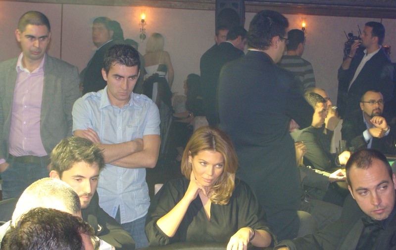 Gina Pistol va juca Poker împotriva Liz Lieu, una dintre cele mai frumoase jucătoare profesioniste de Poker din lume 