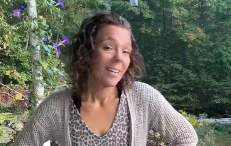 Femeia care nu a mai folosit deodorant, șampon sau pastă de dinți de ani buni: „Bicarbonat de sodiu și oțet, la câteva luni”