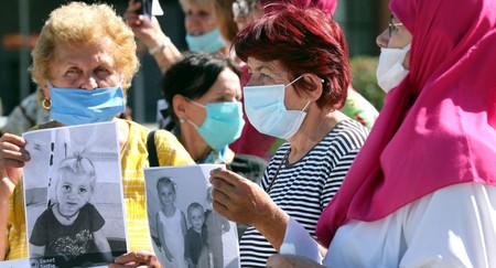 Protest al femeilor musulmane din Bosnia, care cer autorităților naționale să repatrieze familiile foștilor luptători ISIS, ținute acum în tabere precum al-Hol FOTO: EPA