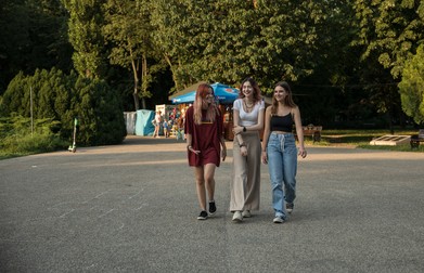 De la stânga la dreapta: Ruxandra Stoica, Ilinca Pitiș și Ioana Badea