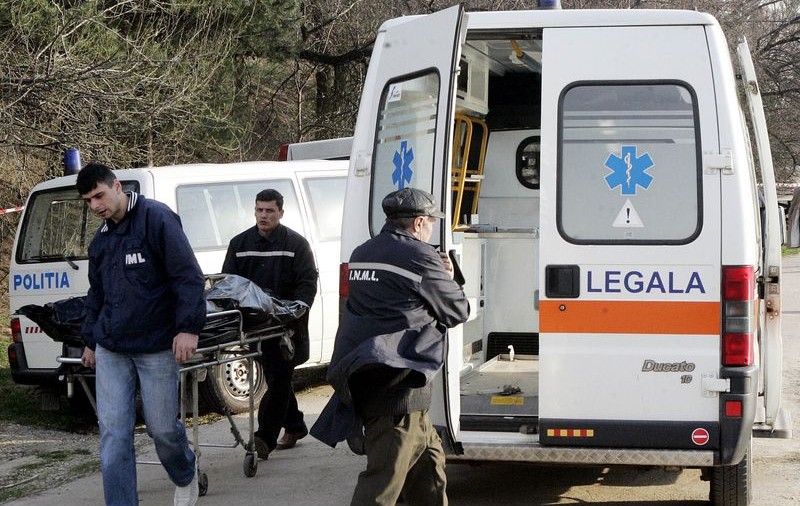 Un tânăr a fost găsit mort pe balcon, în Capitală