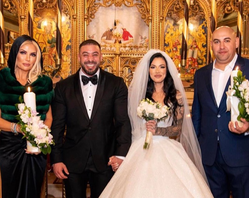 Cum se înțelege Roxana Vancea cu părinții soțului ei: „Pe tatăl lui nu l-am cunoscut niciodată”. Ea a rupt certificatul de căsătorie de mai multe ori