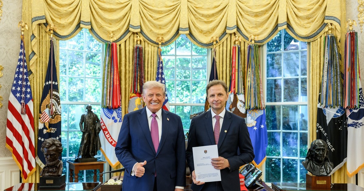 Donald Trump primește scrisorile de acreditare ale noului ambasador al Rep. Moldova în SUA, Vlad Kulminski Foto: Facebook/ Ministerul Afacerilor Externe al Republicii Moldova