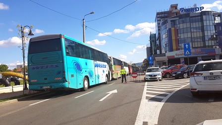 Autocarele din Voluntari au fost parcate câteva ore pe străzile din Iași