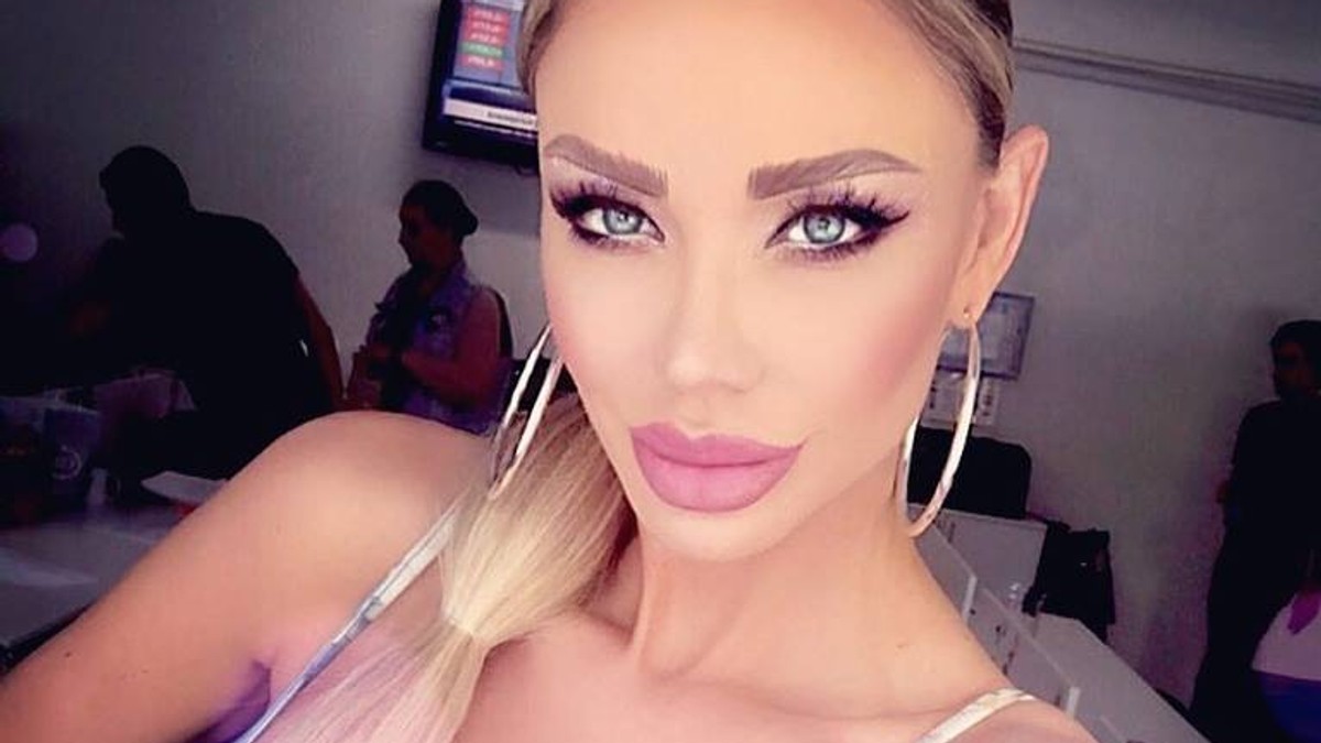 Bianca Drăgușanu are iubit nou. Nici bine nu s-a despărțit de Victor Slav și a fost surprinsă giugiulindu-se cu el