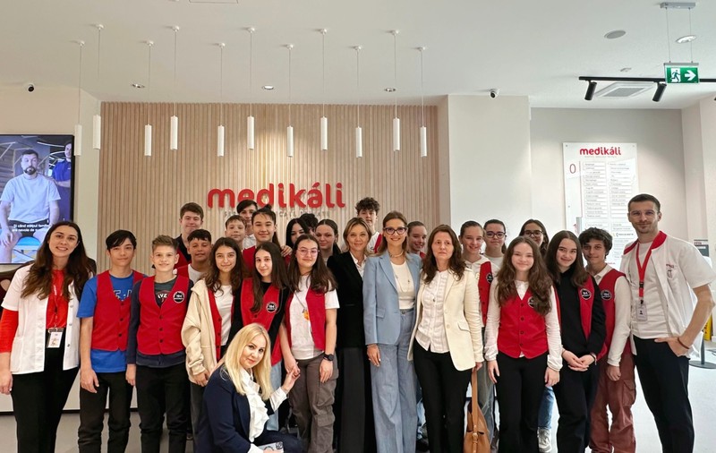 Deși descoperirea vocației nu este o prioritate în programa școlară, elevii din București care-și doresc să devină medici au parte de îndrumare din partea unei clinici private
