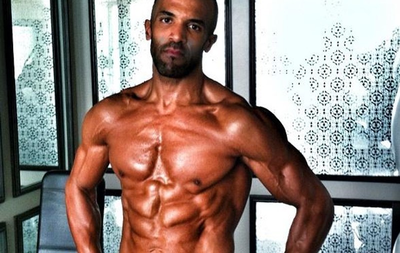 Nu-l vei recunoaște nici dacă îți spunem cine este! STARUL care cânta cel mai tare REFREN în 2000, acum ESTE UN PACHET DE MUȘCHI și un GURU al FITNESSULUI! FOTO