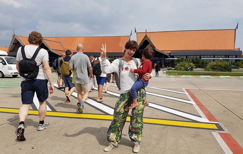 Băiețelul Danei Rogoz a avut parte de o experiență inedită în Asia. Încredibil ce i-a făcut un localnic