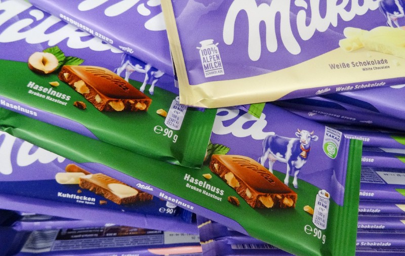 Scandal în jurul ambalajelor Milka, după acuzațiile că schimbările i-au indus în eroare pe consumatori
