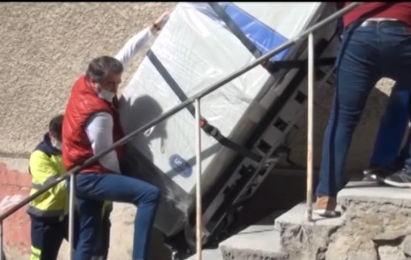 Spitalul Județean Neamț nu a putut folosi un aparat PCR, cumpărat din bani publici, timp de 3 săptămâni. Șeful CJ Ionel Arsene dă vina pe Paștele Catolic și pe Ministerul Sănătății