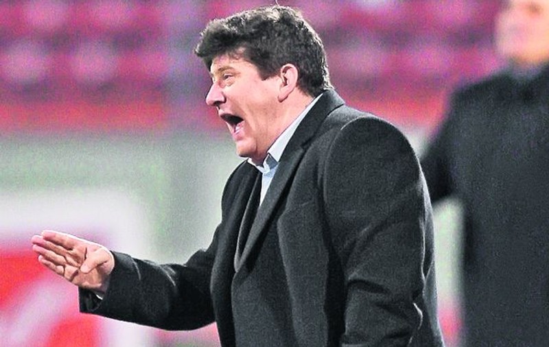 Cristi Pustai, antrenorul lui Gaz Metan, consideră că eliminarea fundaşului lui Dinamo în tur i-a ajutat pe «câini» să se califice în finala Cupei României: «Dinamo a avut noroc»