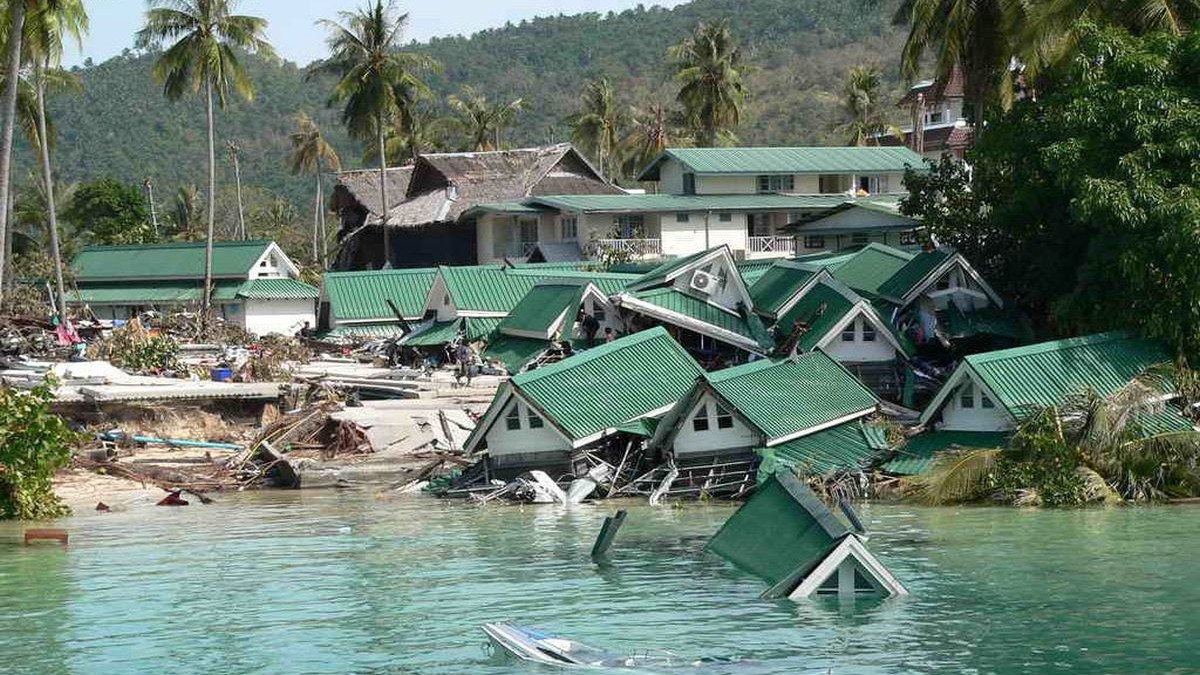 Insula paradisiacă Phi Phi, din Thailanda, a fost lovită puternic de tsunami-ul din 2004 FOTO: EPA