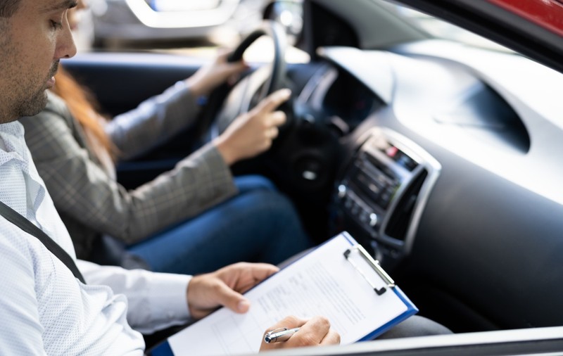 Reguli noi pentru examenul de permis auto: Ce se întâmplă cu tinerii care au obținut carnet B1 la vârsta de 16 sau 17 ani
