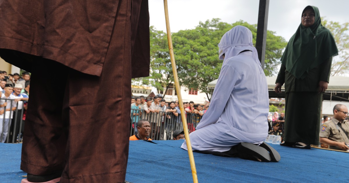 Pedeapsa dură primită de doi tineri din Indonezia