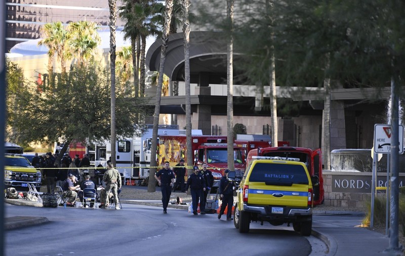 Poliţia din Las Vegas caută legături între explozia camionetei Tesla şi atacul din New Orleans. Elon Musk se implică în anchetă