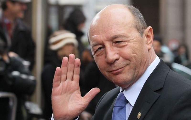 Traian Băsescu, mândru nevoie mare de nepoata lui. A venit la parada militară cu Sofia Anais
