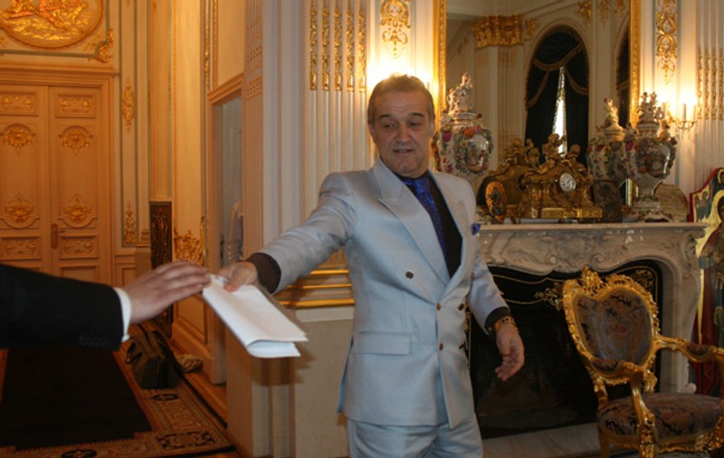 Gigi Becali i-a cerut sfântului Gheorghe un singur lucru | FOTO&VIDEO