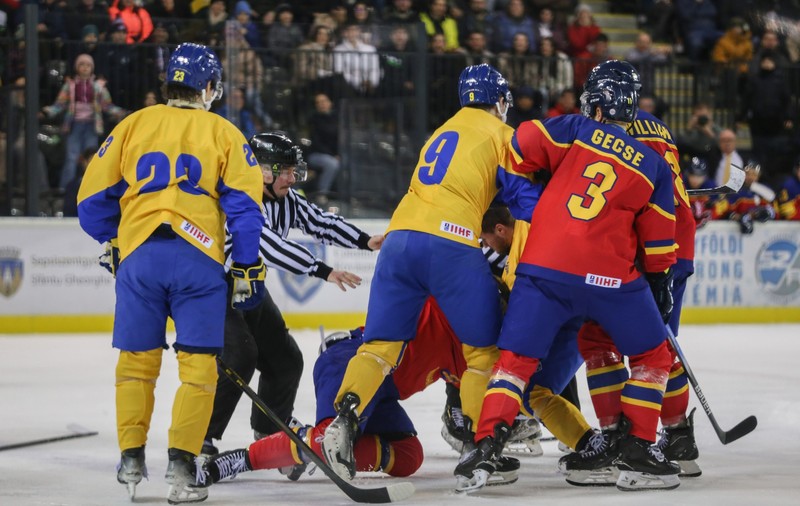 Campionatul Mondial de hochei pe gheață de la Sfântu Gheorghe, cea mai tare competiție sportivă a anului în România. „Le-am spus despre Dracula, dacă e nevoie, îi ducem cu trenulețul la berărie”