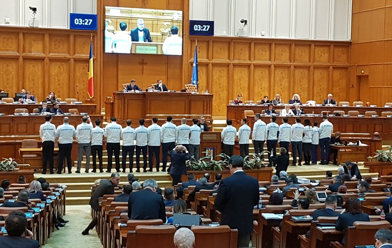 Parlamentul, convocat în sesiune extraordinară pentru Codul Penal