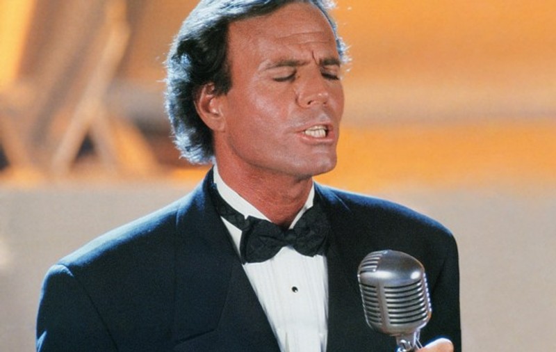 Julio Iglesias va susține un concert pe 30 iunie în România!