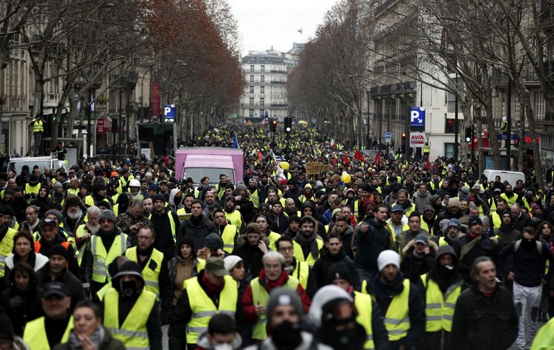 VIDEO | "Vestele Galbene" protestează din nou la Paris, pentru al zecelea weekend consecutiv