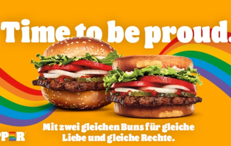 Burger King a scos un burger cu două chifle egale pentru a celebra luna Pride