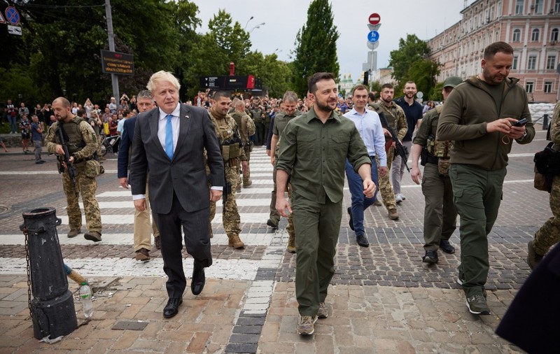 Război în Ucraina, ziua 114 | Trupele lui Putin sunt supuse unei "presiuni colosale" şi "suferă pierderi grele", spune premierul britanic
