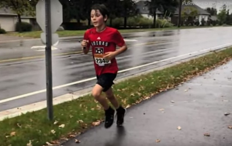 Un copil de 9 ani a câștigat o cursă de 10 km din Minnesota, fără ca nici măcar să știe că este în concurs