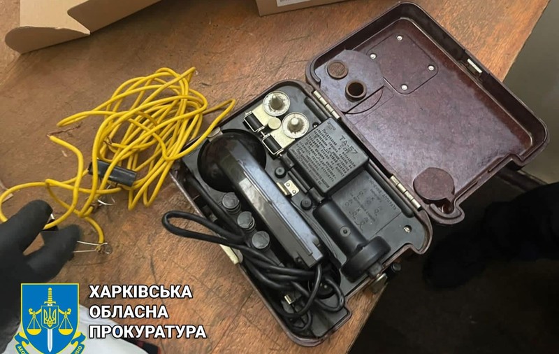 O nouă cameră de tortură, descoperită în Harkov, în beciul unei clădiri a poliției separatiștilor. Civilii, curentați cu un aparat special
