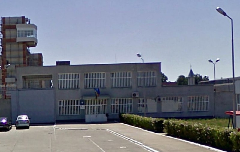 Un polițist al Penitenciarului Arad a fost găsit împuşcat la serviciu. Procurorii fac verificări. A fost deschisă și o anchetă internă