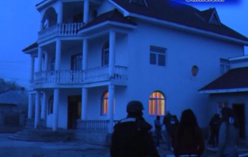 Sărăcie, șmecherie și interlopi