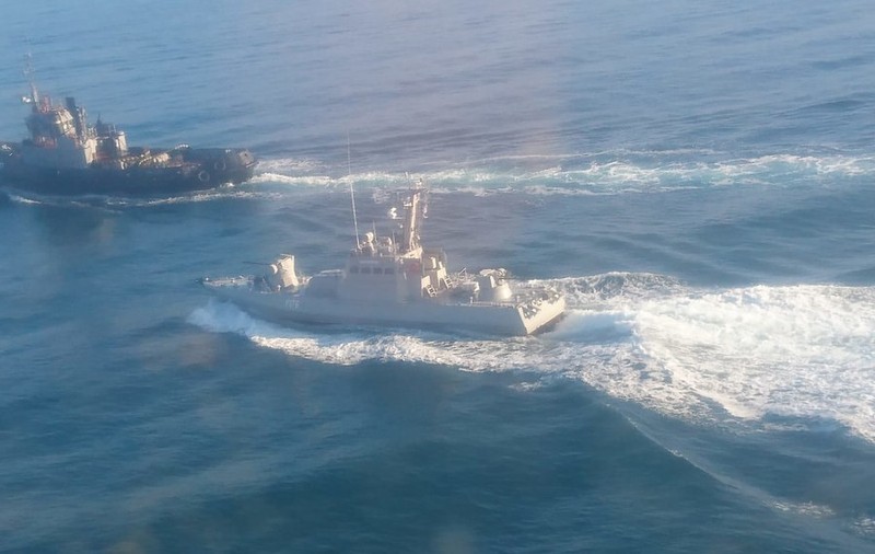FOTO | Incident grav lângă Marea Neagră. Trei nave militare ale Ucrainei s-au îndreptat către Peninsula Crimeea
