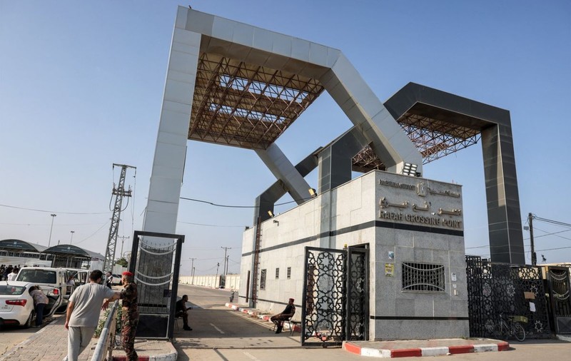 MAE anunță că este pregătit să asigure evacuarea cât mai rapidă a cetățenilor români din Fâșia Gaza, după deschiderea punctului de frontieră Rafah