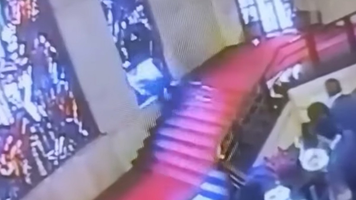 Vitraliu distrus de un colsilier local din Italia
