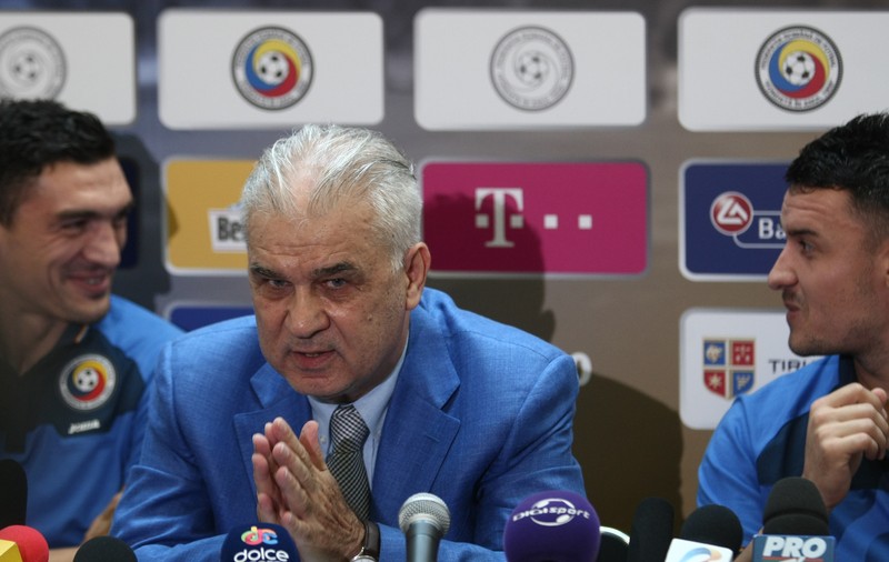 Anghel Iordănescu a “periat” un antrenor, drept mulțumire că i-a făcut pe plac