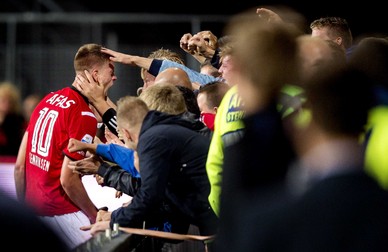 epa04901063 Markus Henriksen (L) of AZ celebrates the 2-0 during the UEFA Europa League second leg playoff match between AZ Alkmaar and Astra Giurgiu in Alkmaar, the Netherlands, 27 August 2015. EPA/Koen van Weel