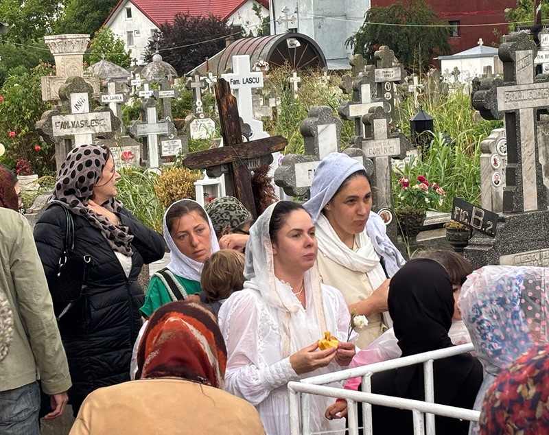 Reportaj de la cavoul Sfântului Preot Mărturisitor și legionar la tinerețe Ilie Lăcătușu, unde Icoana Arhanghelul Mihail, simbolul mișcării, a însuflețit pelerinii
