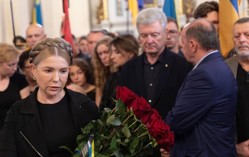 Iulia Timoșenko, acuzată de mită pentru voturi în parlamentul ucrainean, cercetată de procurorii anticorupție: „Au sosit în cinci microbuze”