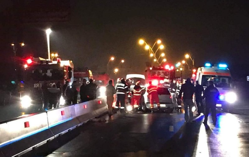 Un mort și cinci răniți într-un accident în județul Hunedoara. Printre victime sunt și doi copii