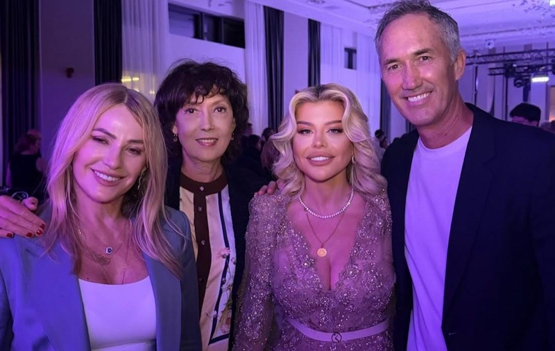 Loredana Groza, imagini de colecție. Artista s-a afișat alături de Nadia Comăneci, Ilie Năstase, Virginia Ruzici, Simona Halep și Darren Cahill