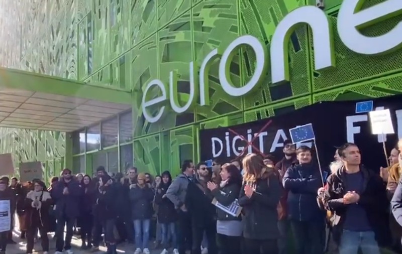 Circa 100 de jurnaliști de la Euronews Franța au intrat în grevă. Oamenii, îngrijoraţi de posibila „dezmembrare” a postului
