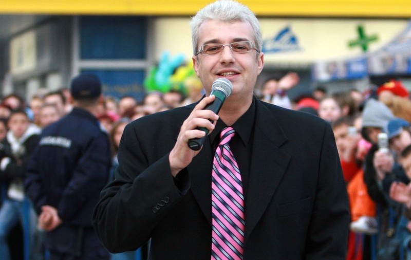 EXCLUSIV/ Cătălin Crișan și-a mutat activitatea muzicală în diaspora. Le cântă românilor nostalgici, de dincolo de granițe