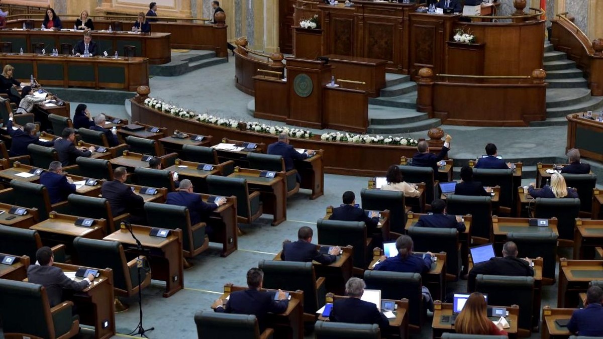 VIDEO Stare de alertă la comisia de învăţământ de la Senat, după ce soțul unei angajate a avut contact femeia infectată cu Covid-19