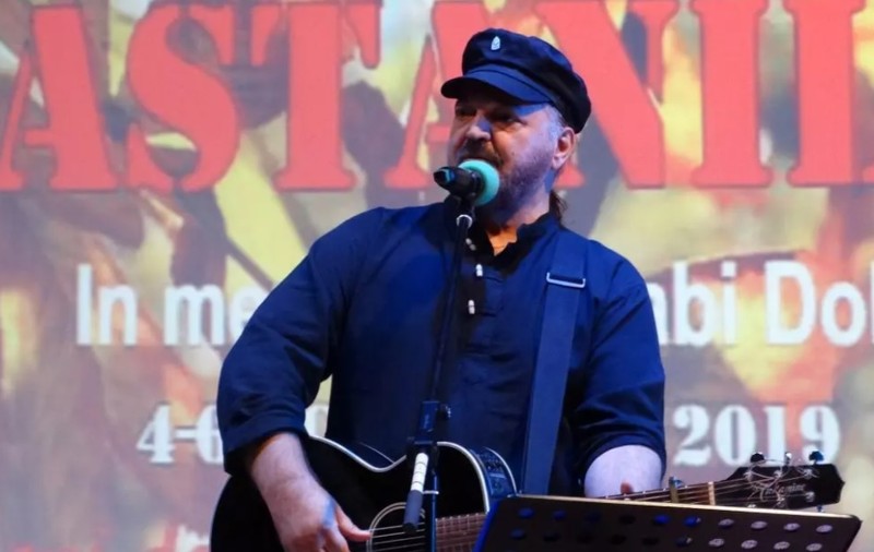 Trupul neînsuflețit al lui Victor Socaciu, depus la Sala Palatului. „Cerul te-a vrut mai mult ca mine”