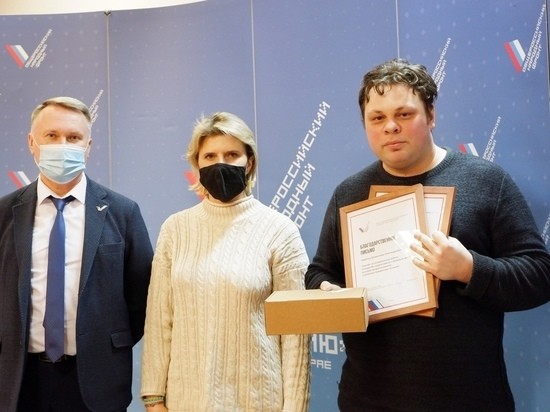 Vladislav Pirogov, în dreapta, la un eveniment în care a fost premiat
