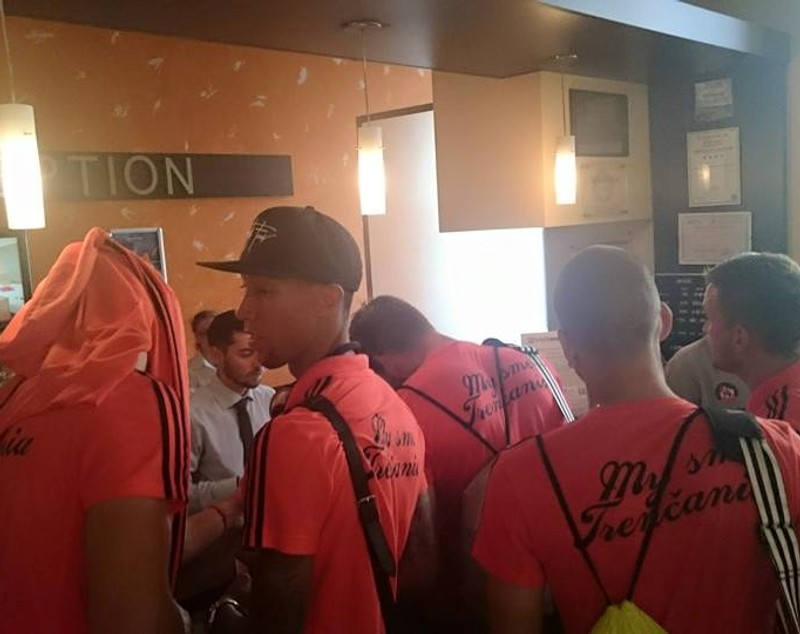 Atenţie! Slovacii au exersat pupăturile: "Sperăm la calificare, altfel nu mai veneam!" / FOTO
