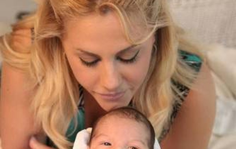 Oana Turcu: ”Graviduţelor, există tratamente care vă fac să rămâneţi frumoase şi suple!”