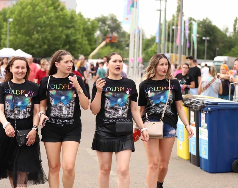 Concert Coldplay la București. Coadă de doi kilometri pe Blv. Basarabia pentru accesul la primul show al britanicilor pe Arena Națională