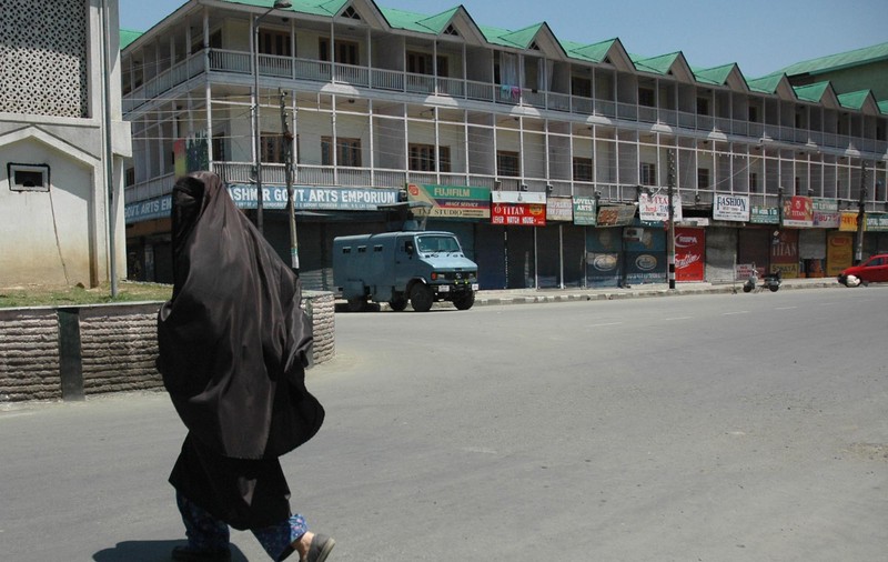 O fată de 19 ani din Pakistan, arsă de vie pentru că a refuzat o cerere în căsătorie
